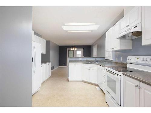 155 Peterson Lane, Fort Mcmurray, AB - Indoor Photo Showing Kitchen