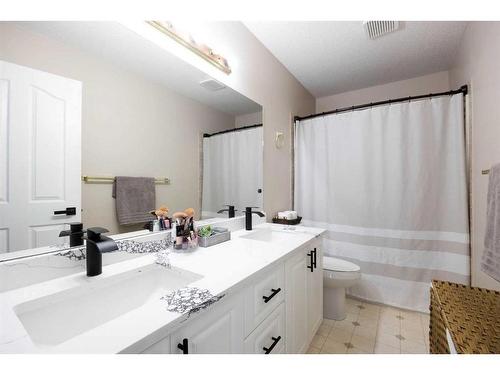 174 Barber Drive, Fort Mcmurray, AB - Indoor Photo Showing Bathroom