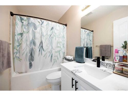 174 Barber Drive, Fort Mcmurray, AB - Indoor Photo Showing Bathroom