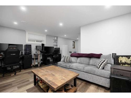 174 Barber Drive, Fort Mcmurray, AB - Indoor Photo Showing Living Room