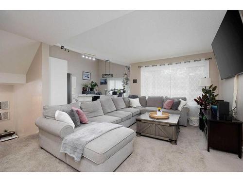 174 Barber Drive, Fort Mcmurray, AB - Indoor Photo Showing Living Room