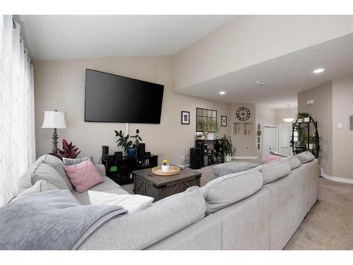 174 Barber Drive, Fort Mcmurray, AB - Indoor Photo Showing Living Room