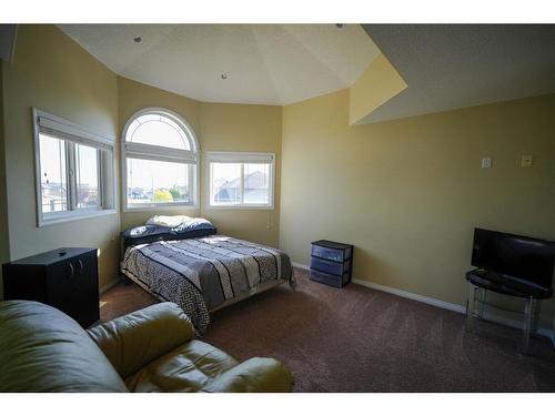 278 Pacific Crescent, Fort Mcmurray, AB - Indoor Photo Showing Bedroom