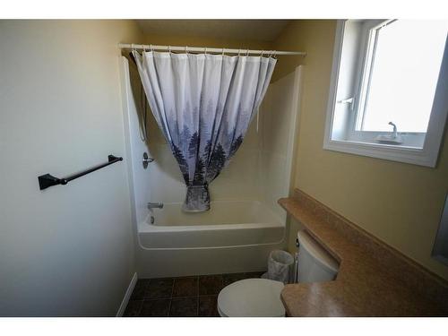 278 Pacific Crescent, Fort Mcmurray, AB - Indoor Photo Showing Bathroom