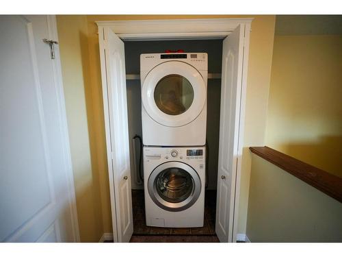 278 Pacific Crescent, Fort Mcmurray, AB - Indoor Photo Showing Laundry Room