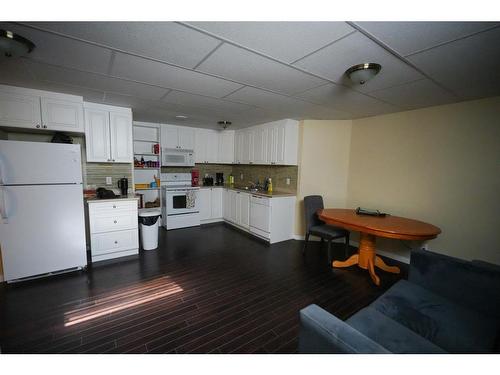 278 Pacific Crescent, Fort Mcmurray, AB - Indoor Photo Showing Kitchen