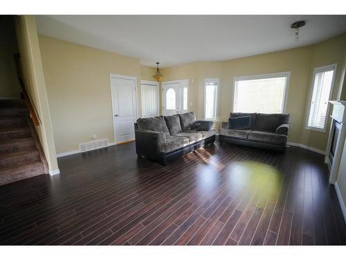 278 Pacific Crescent, Fort Mcmurray, AB - Indoor Photo Showing Living Room