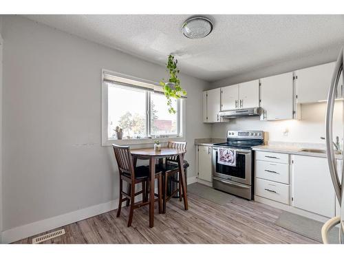 68-400 Silin Forest Road, Fort Mcmurray, AB - Indoor Photo Showing Kitchen