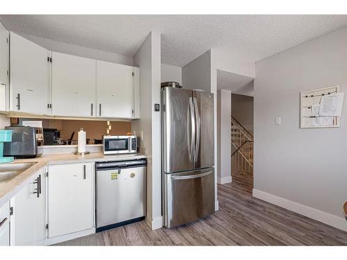 68-400 Silin Forest Road, Fort Mcmurray, AB - Indoor Photo Showing Kitchen