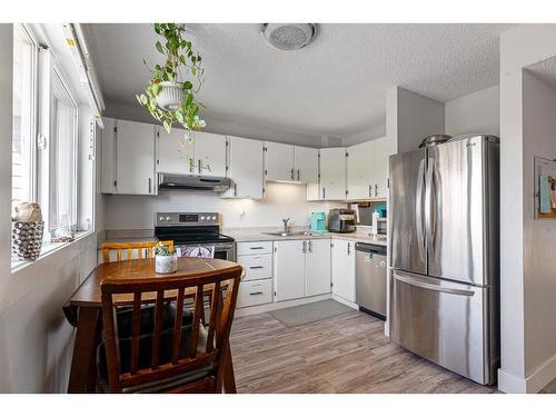 68-400 Silin Forest Road, Fort Mcmurray, AB - Indoor Photo Showing Kitchen With Double Sink