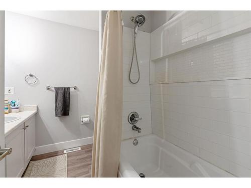 68-400 Silin Forest Road, Fort Mcmurray, AB - Indoor Photo Showing Bathroom