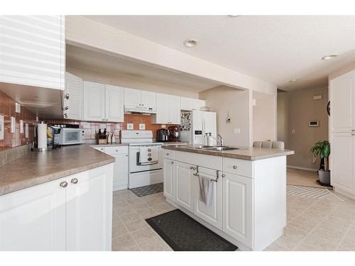 26-98 Wilson Drive, Fort Mcmurray, AB - Indoor Photo Showing Kitchen With Double Sink