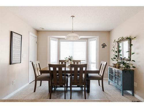 26-98 Wilson Drive, Fort Mcmurray, AB - Indoor Photo Showing Dining Room