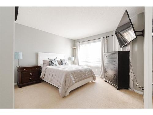 26-98 Wilson Drive, Fort Mcmurray, AB - Indoor Photo Showing Bedroom