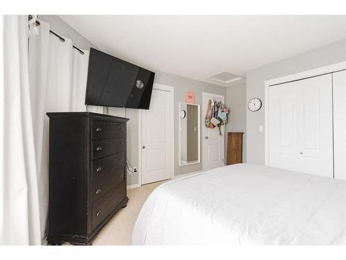 26-98 Wilson Drive, Fort Mcmurray, AB - Indoor Photo Showing Bedroom