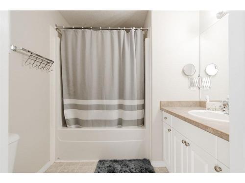 26-98 Wilson Drive, Fort Mcmurray, AB - Indoor Photo Showing Bathroom