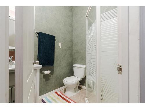 26-98 Wilson Drive, Fort Mcmurray, AB - Indoor Photo Showing Bathroom