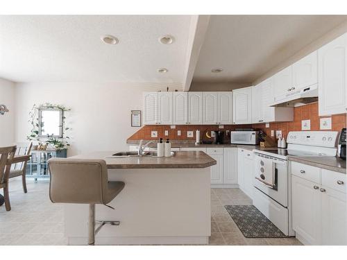 26-98 Wilson Drive, Fort Mcmurray, AB - Indoor Photo Showing Kitchen