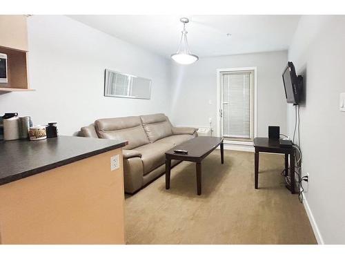 318-8528 Manning Avenue, Fort Mcmurray, AB - Indoor Photo Showing Other Room