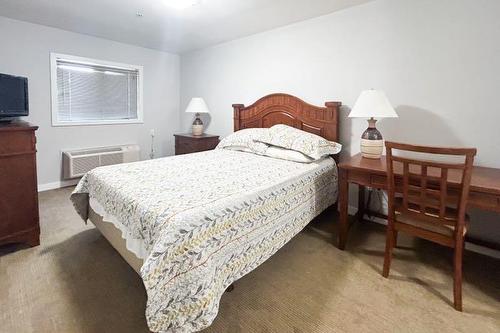 318-8528 Manning Avenue, Fort Mcmurray, AB - Indoor Photo Showing Bedroom