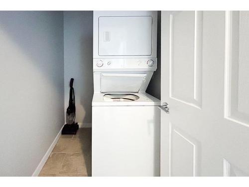 318-8528 Manning Avenue, Fort Mcmurray, AB - Indoor Photo Showing Laundry Room