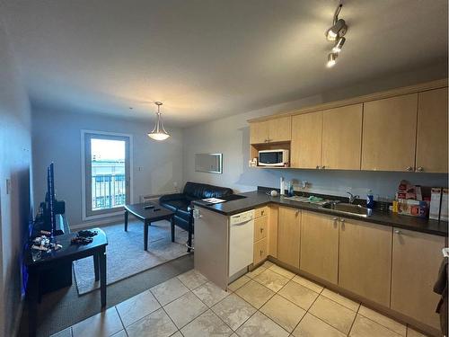 319-8528 Manning Avenue, Fort Mcmurray, AB - Indoor Photo Showing Kitchen