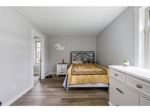 52 Poplar Crescent, Gregoire Lake Estates, AB - Indoor Photo Showing Bedroom