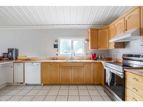 52 Poplar Crescent, Gregoire Lake Estates, AB - Indoor Photo Showing Kitchen