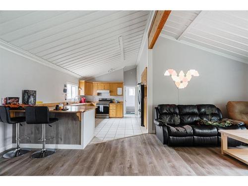 52 Poplar Crescent, Gregoire Lake Estates, AB - Indoor Photo Showing Living Room