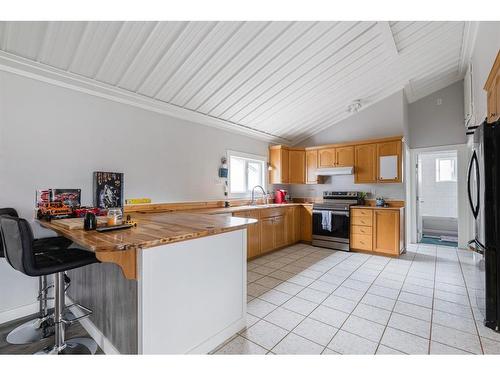 52 Poplar Crescent, Gregoire Lake Estates, AB - Indoor Photo Showing Kitchen