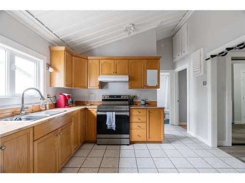 52 Poplar Crescent, Gregoire Lake Estates, AB - Indoor Photo Showing Kitchen With Double Sink