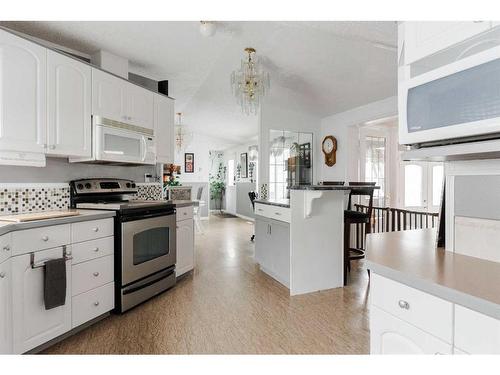 121 Grant Bay, Fort Mcmurray, AB - Indoor Photo Showing Kitchen