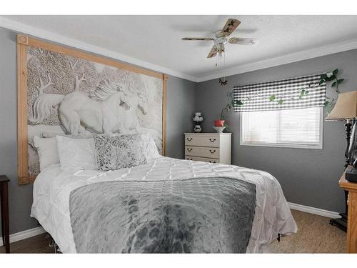 121 Grant Bay, Fort Mcmurray, AB - Indoor Photo Showing Bedroom