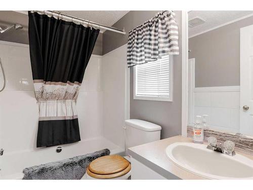 121 Grant Bay, Fort Mcmurray, AB - Indoor Photo Showing Bathroom