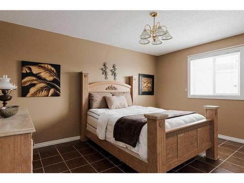 121 Grant Bay, Fort Mcmurray, AB - Indoor Photo Showing Bedroom