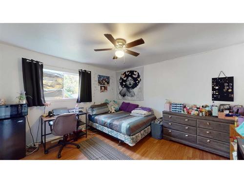 143 Hill Drive, Fort Mcmurray, AB - Indoor Photo Showing Bedroom