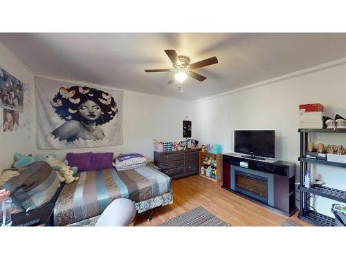 143 Hill Drive, Fort Mcmurray, AB - Indoor Photo Showing Other Room