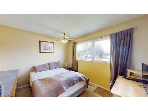 143 Hill Drive, Fort Mcmurray, AB - Indoor Photo Showing Bedroom