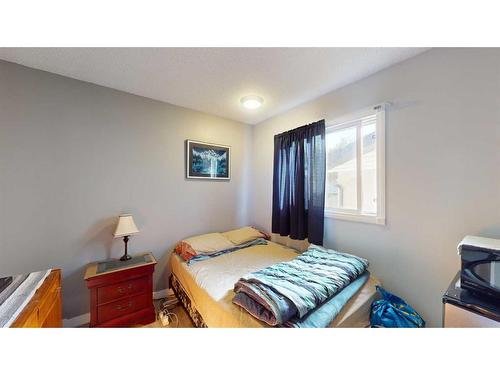 143 Hill Drive, Fort Mcmurray, AB - Indoor Photo Showing Bedroom