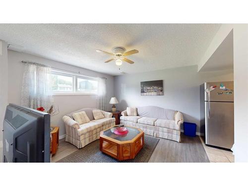 143 Hill Drive, Fort Mcmurray, AB - Indoor Photo Showing Living Room