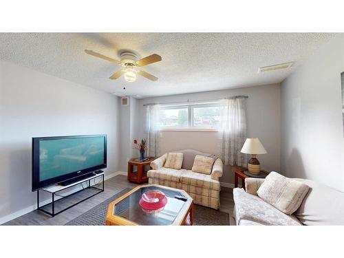 143 Hill Drive, Fort Mcmurray, AB - Indoor Photo Showing Living Room