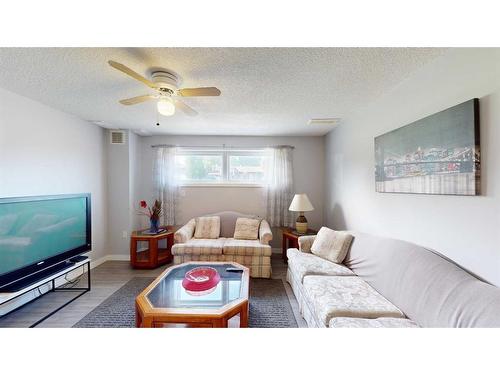 143 Hill Drive, Fort Mcmurray, AB - Indoor Photo Showing Living Room