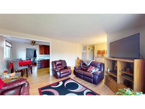 143 Hill Drive, Fort Mcmurray, AB - Indoor Photo Showing Living Room