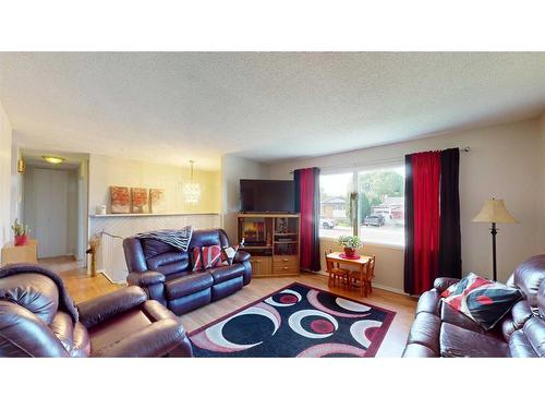 143 Hill Drive, Fort Mcmurray, AB - Indoor Photo Showing Living Room