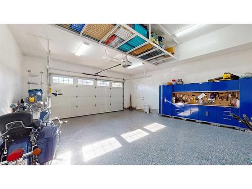 262 Prospect Drive, Fort Mcmurray, AB - Indoor Photo Showing Garage