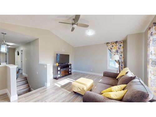 262 Prospect Drive, Fort Mcmurray, AB - Indoor Photo Showing Living Room