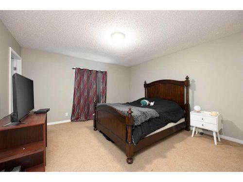 197 Crown Creek Lane, Fort Mcmurray, AB - Indoor Photo Showing Bedroom