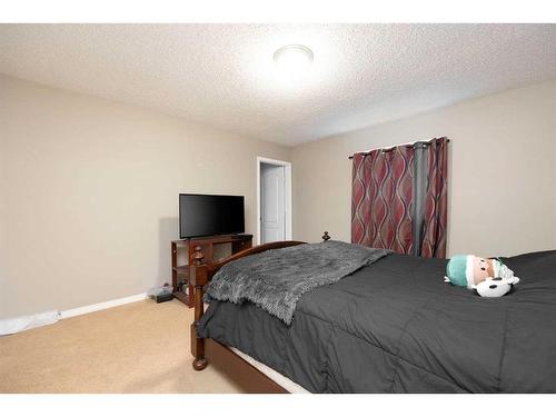 197 Crown Creek Lane, Fort Mcmurray, AB - Indoor Photo Showing Bedroom