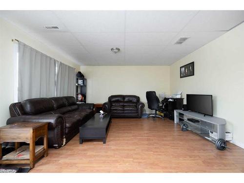 197 Crown Creek Lane, Fort Mcmurray, AB - Indoor Photo Showing Living Room