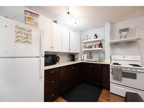 197 Crown Creek Lane, Fort Mcmurray, AB - Indoor Photo Showing Kitchen